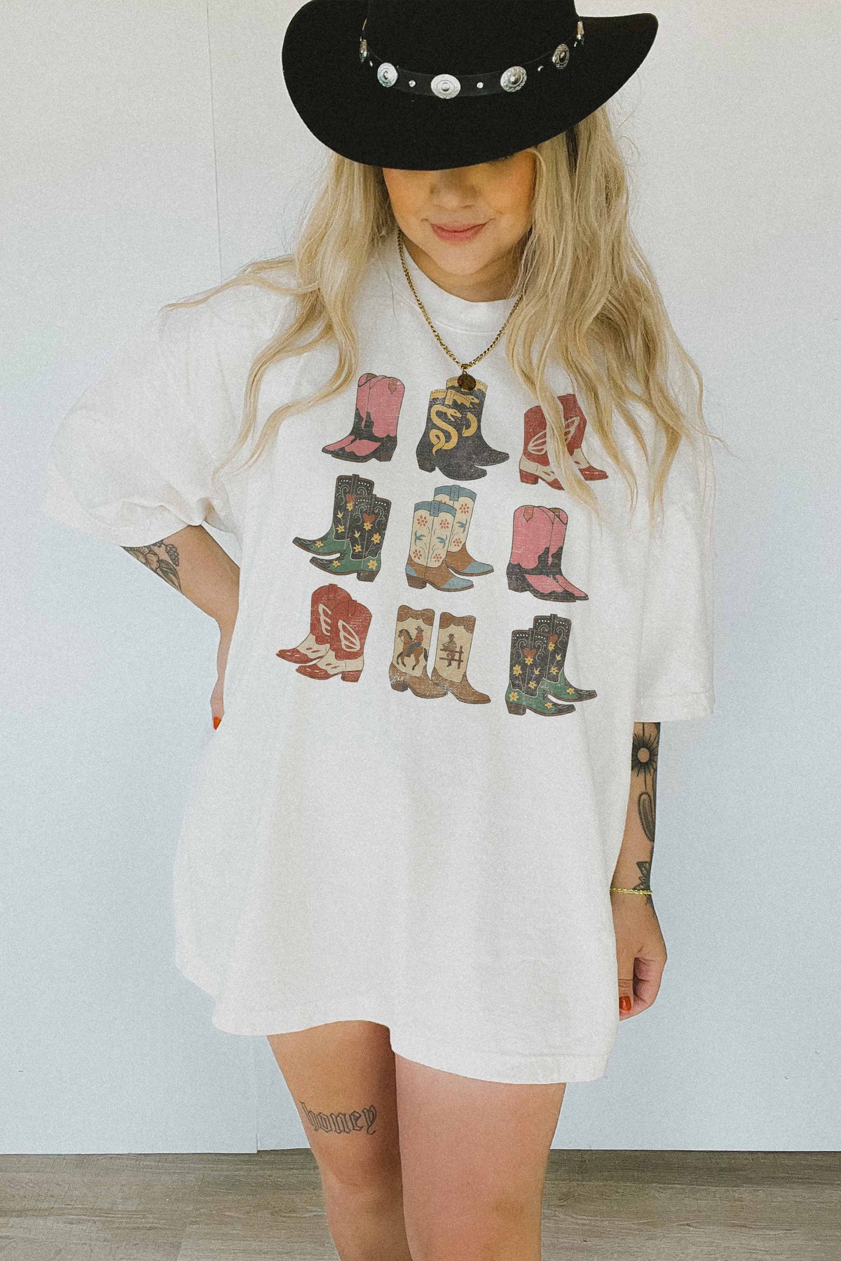 COWGIRL BOOTS OVERSIZED TEE