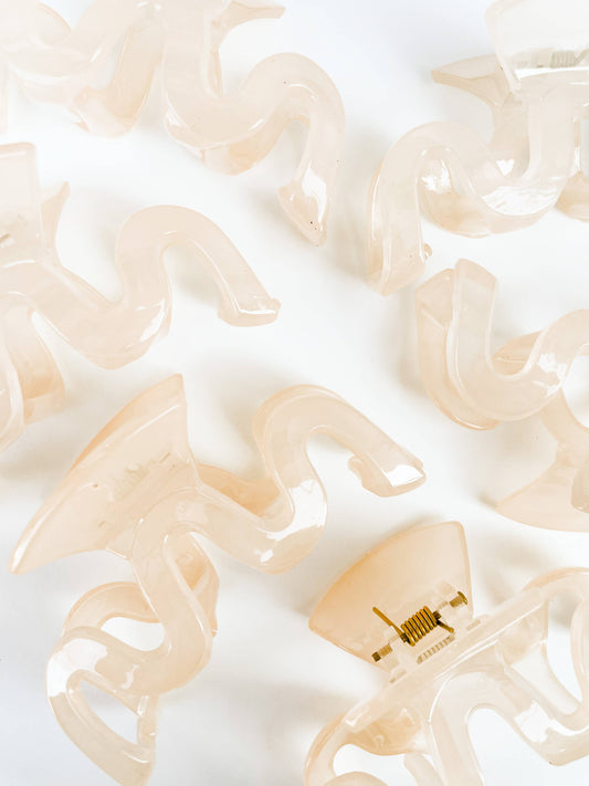 Wavy Vanilla Hair Claw Clip