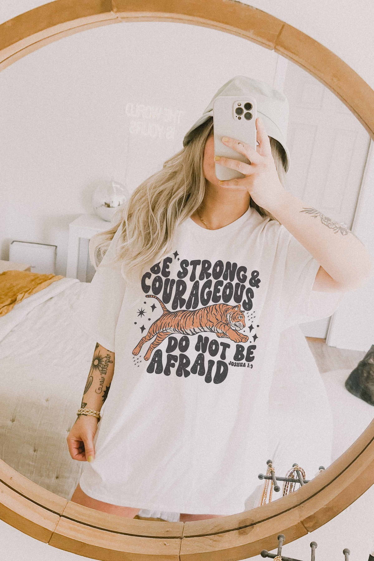 BE STRONG & COURAGEOUS OVERSIZED GRAPHIC TEE